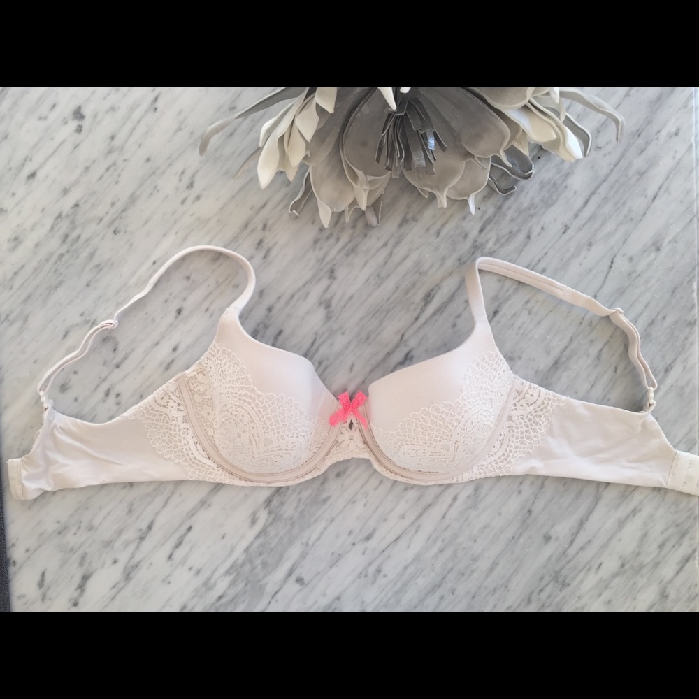 Victoria’s Secret 34D